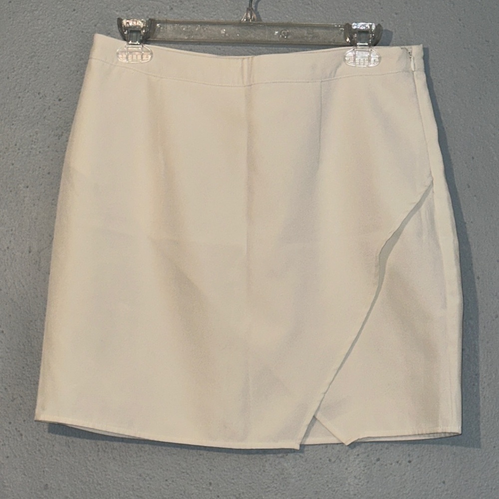 Tobi Cream Pencil Skirt